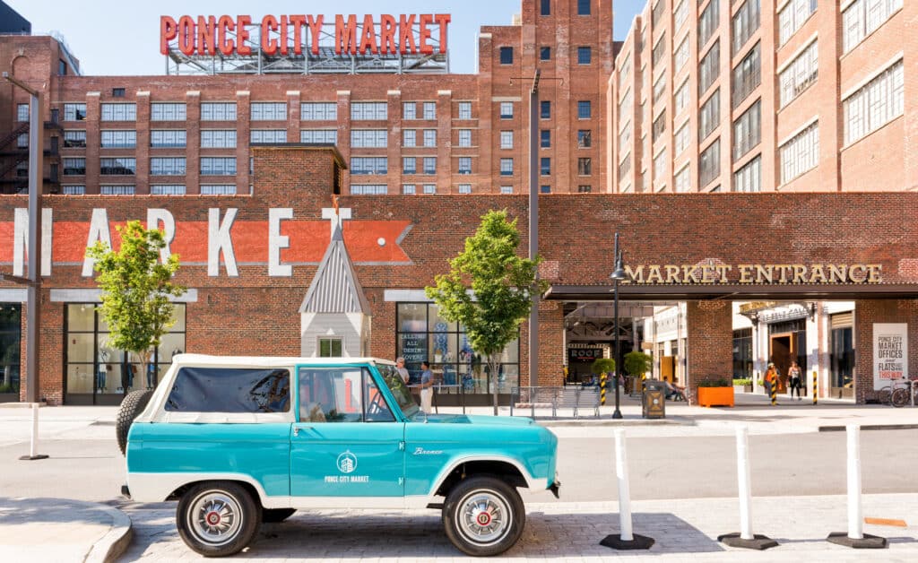 Ford Bronco vor dem Ponce City Market