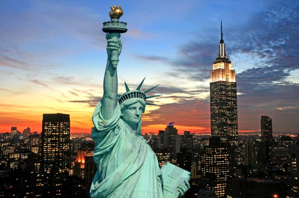 Statue of Liberty und New York City Skyline