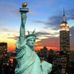 Statue of Liberty und New York City Skyline