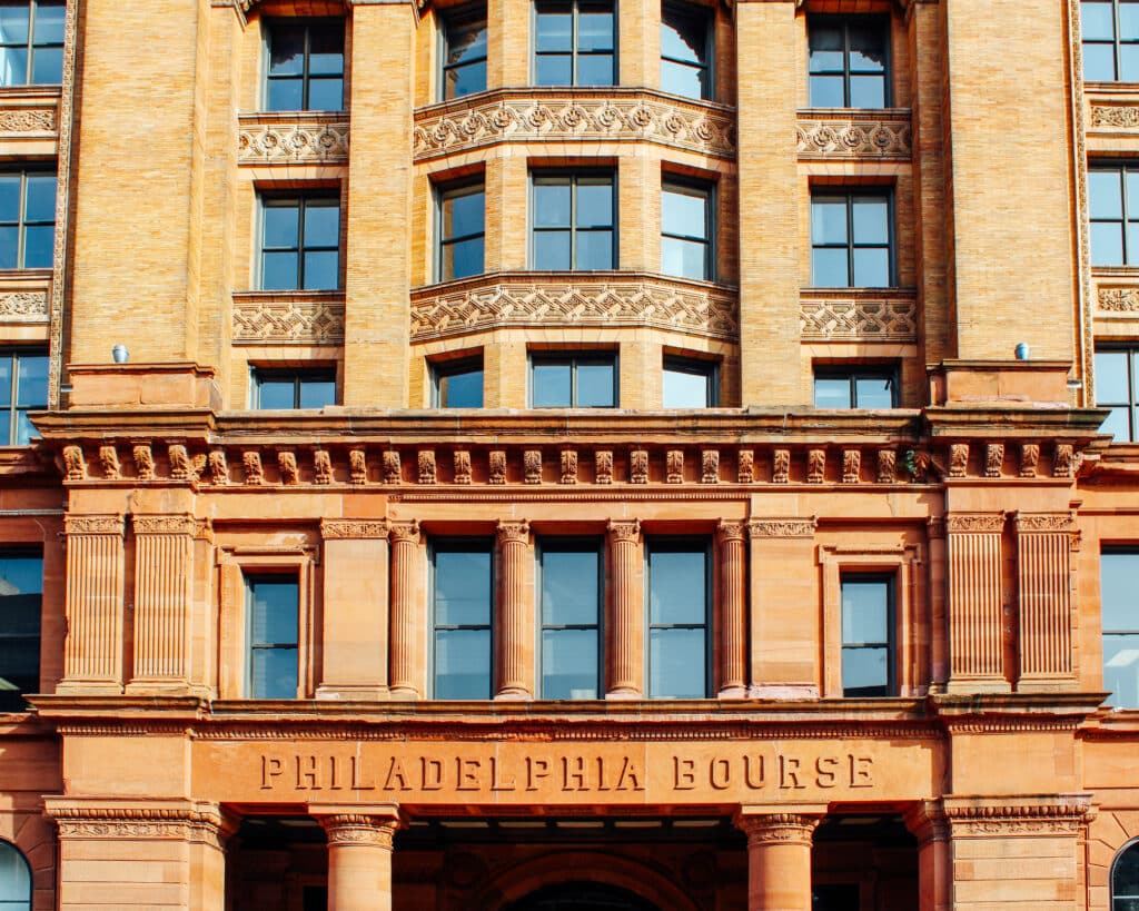 Moderne Food-Hall in historischem Börsengebäude