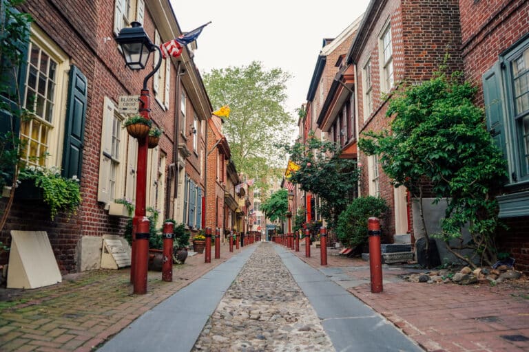 Elfreth’s Alley, die älteste Reihenhausgasse der USA