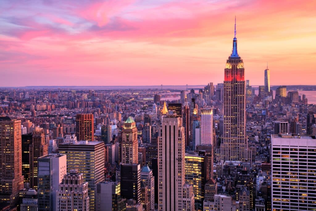 New York City Midtown mit dem Empire State Building bei Sonnenuntergang