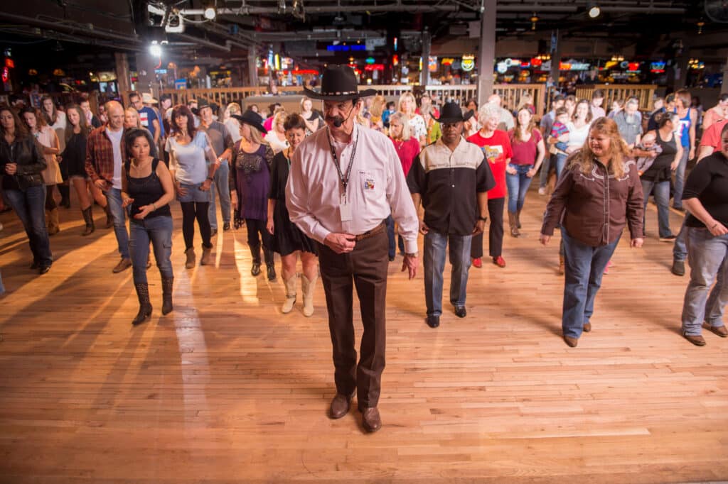 Tanzunterricht: Line Dance im Billy Bob's Texas