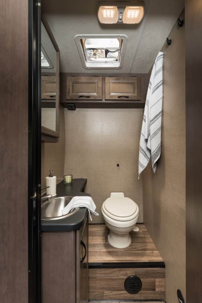 Cruise America - C30 Toilette