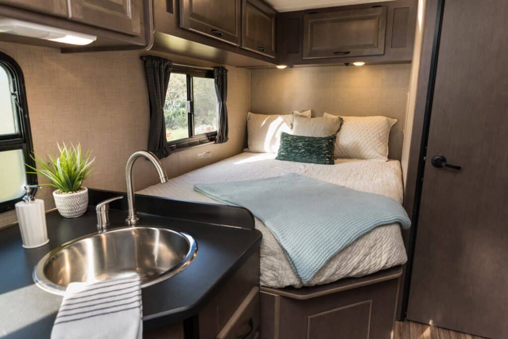 Cruise America - C25 Bett