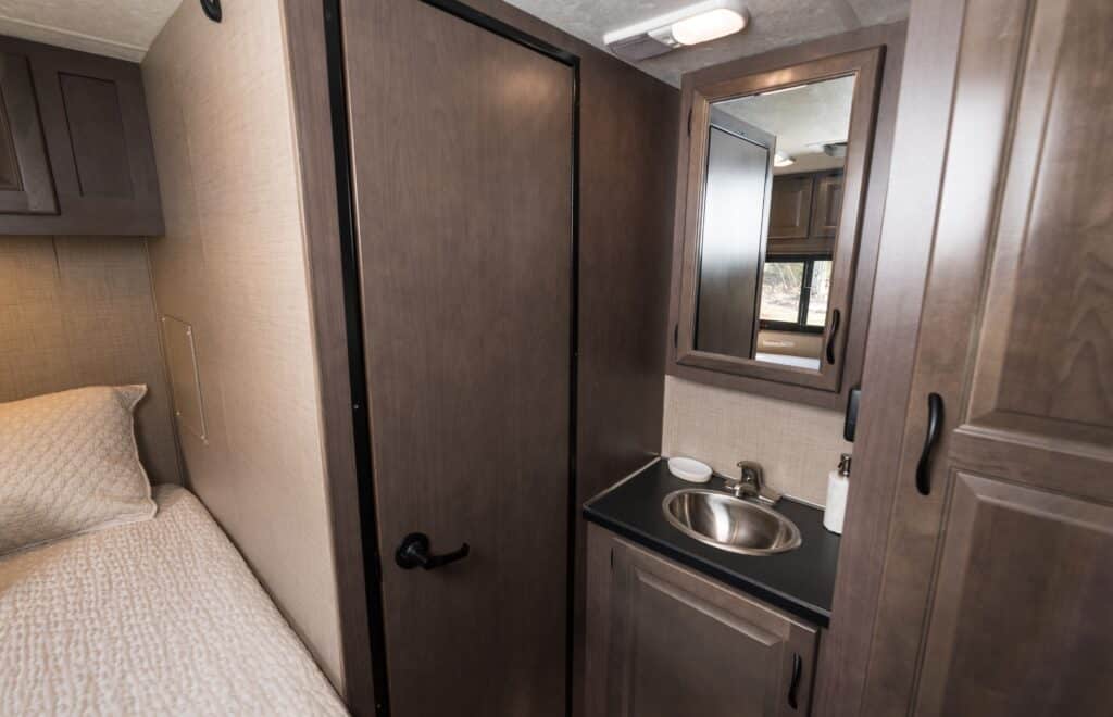 Cruise America - C25 Waschbecken