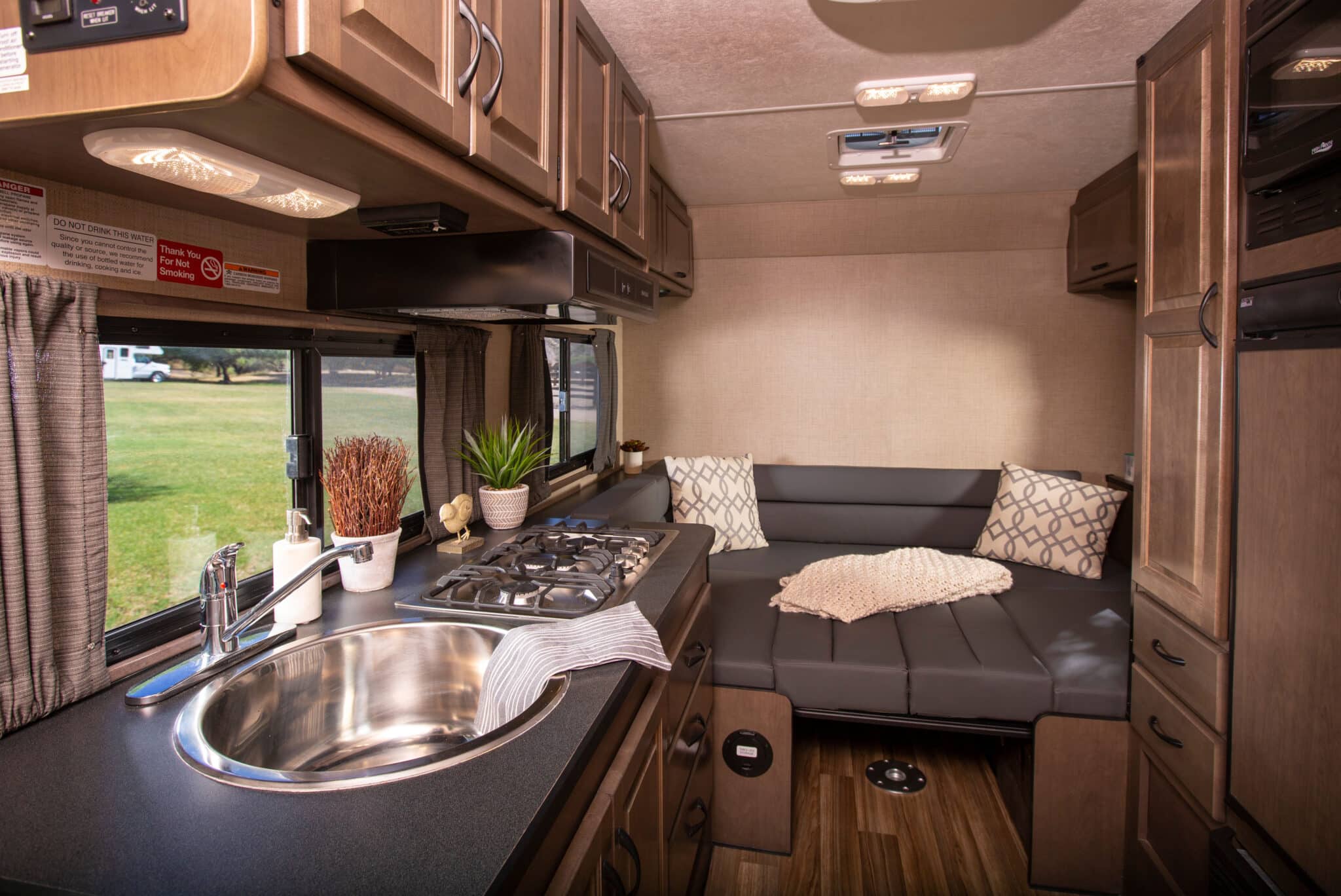 Cruise America - C21 Bett