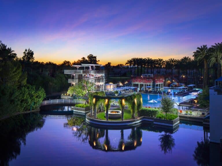 Oder einfach die Poollandschaft des Hotels genießen? Tipp: Scottsdales Resorts sind im Sommer besonders günstig!