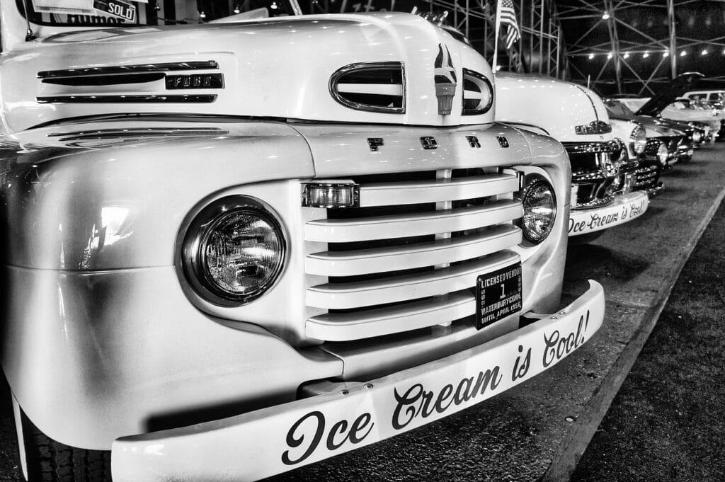 weißer Ford Oldtimer