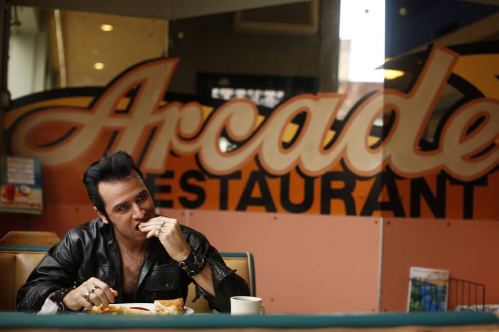 Elvis-Imitator im The Arcade Restaurant