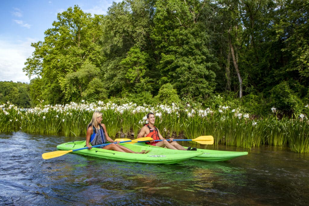 Kayaken auf dem Harold Banks Canoe Trail - Teil des Tallapoosa River nahe Alexander City