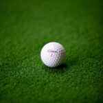 Ball auf Golfplatz