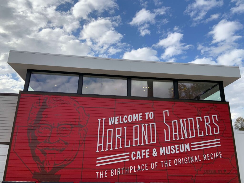 Außenfassade des Harland Sanders Cafe und Museum