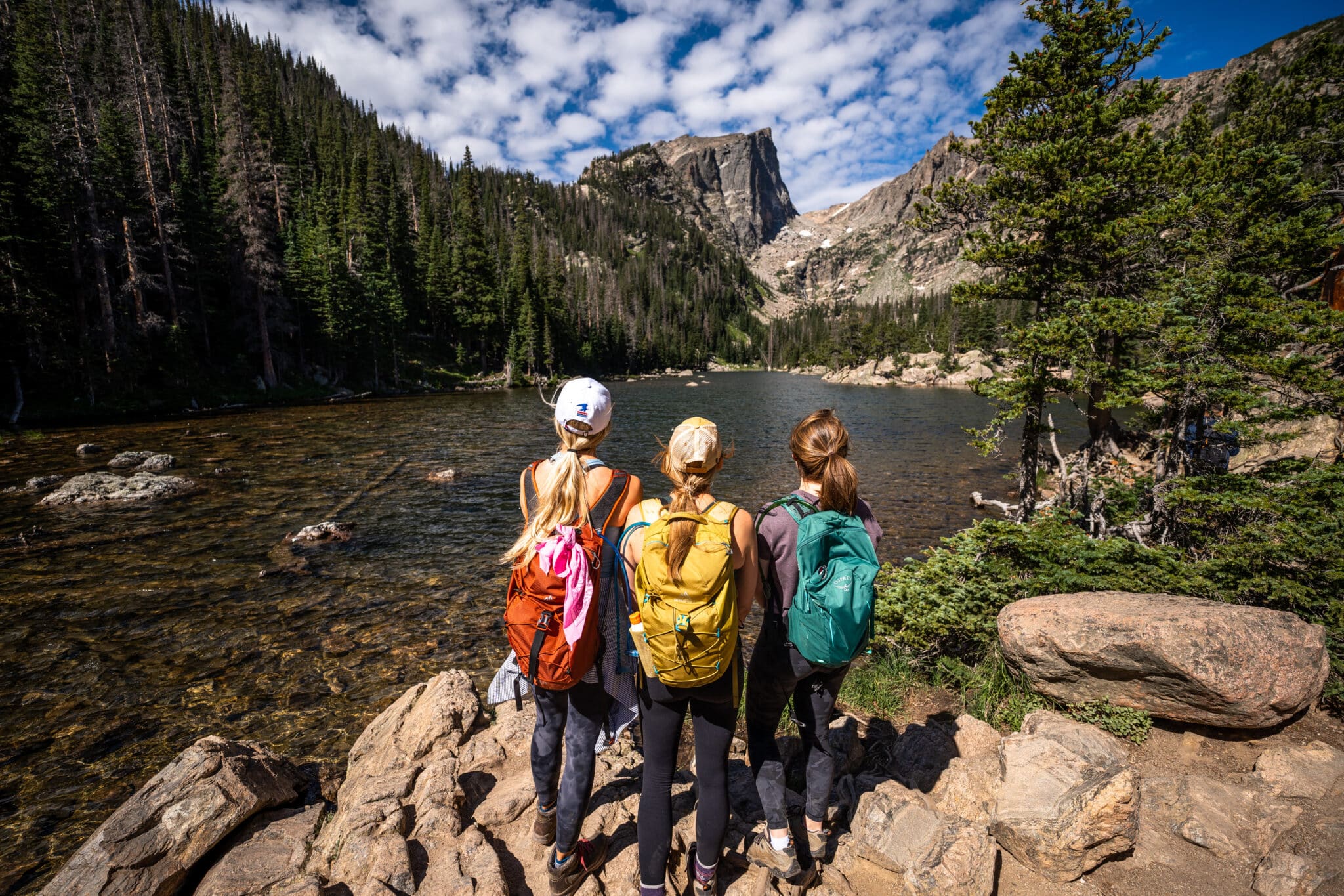 Wanderer am Dream Lake bei Estes Park im Rocky Mountains Nationalpark, Colorado