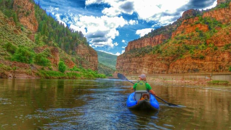 Kanufahren im Glenwood Canyon, bei Glenwood Springs, Colorado