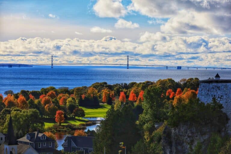 Mackinac Island von oben zum Indian Summer