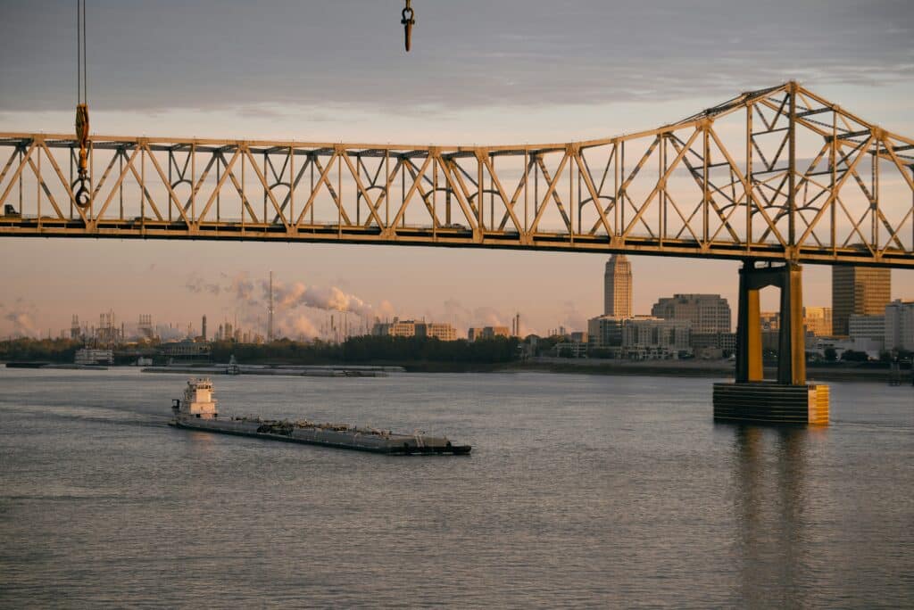 Blick auf den Mississippi River und auf die Stadt Baton Rouge