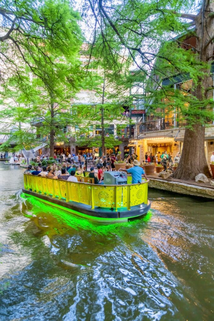 Bootsfahrt und River Walk in San Antonio