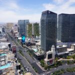 Blick aus der Vogelperspektive in südlicher Richtung über den Las Vegas Boulevard und den "City Center-Komplex" bei Tag